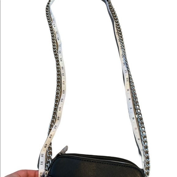 Guess - Picture 9 of 9